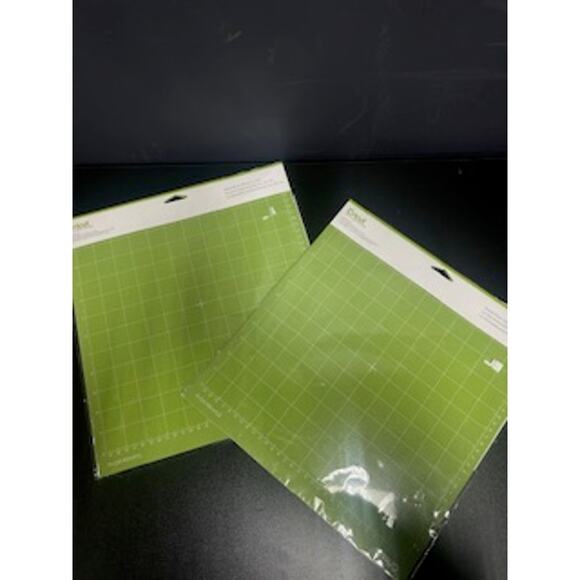 NEW- Cruicut Gripmat ( bundle of 2 / 4 Cricut gripmat total) - Picture 1 of 1